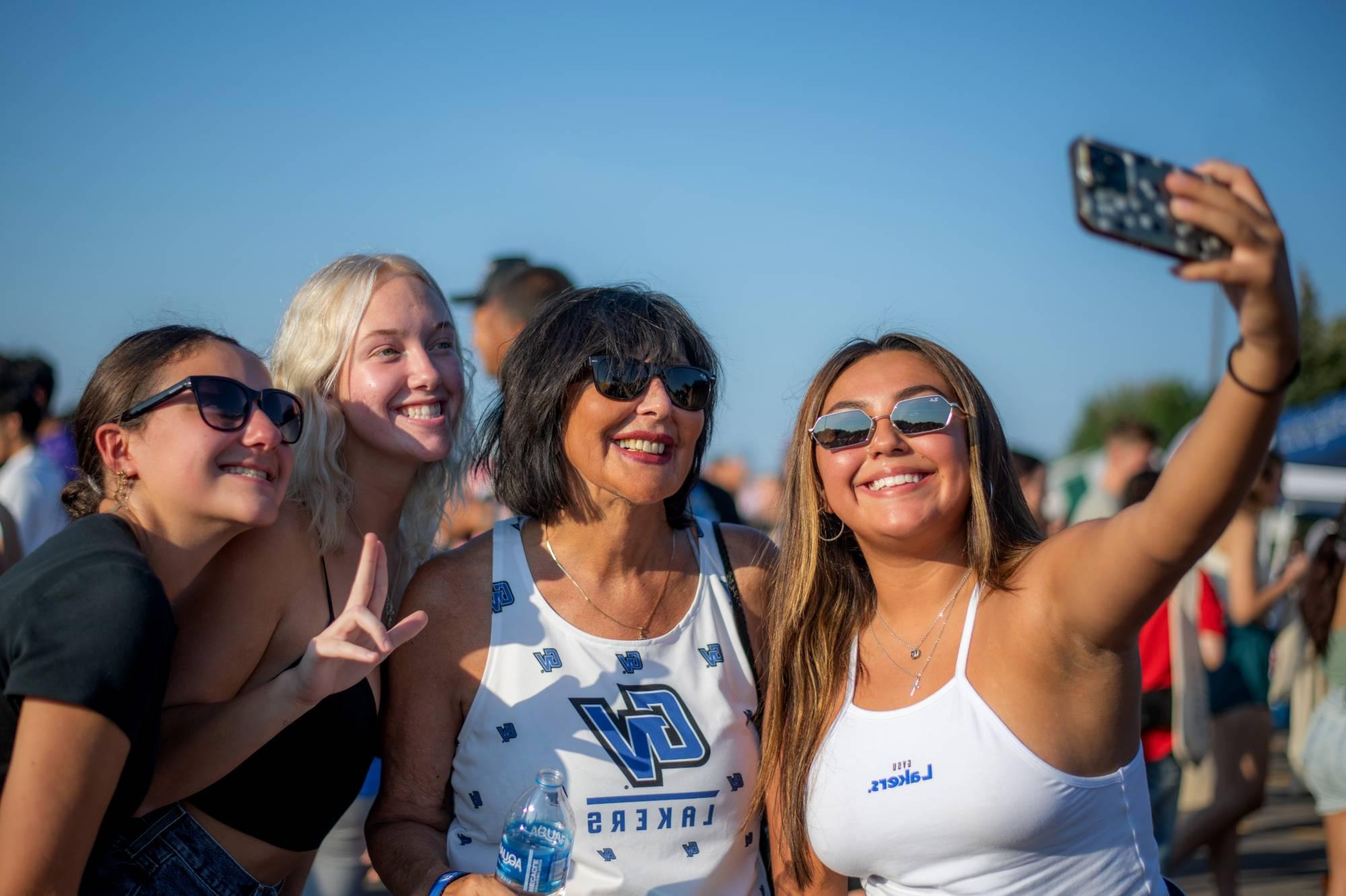 Students and the president of GVSU posing for a picture.